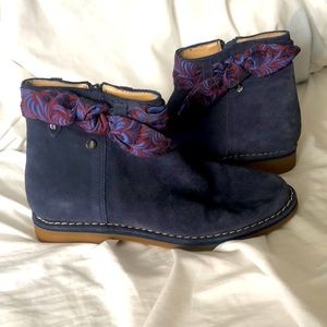 Hush Puppies size 10 purple suede ankle boots